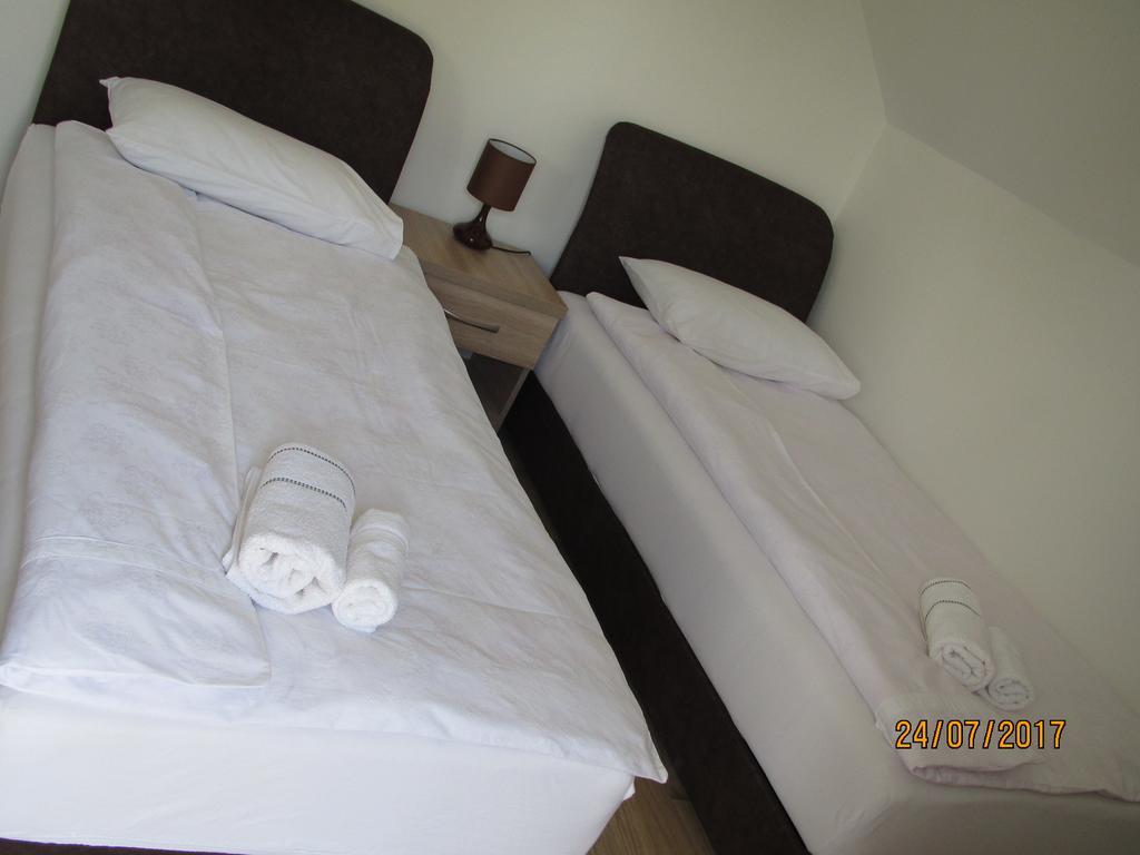 Guest House Baranin Pitomine Zabljak  Exterior photo