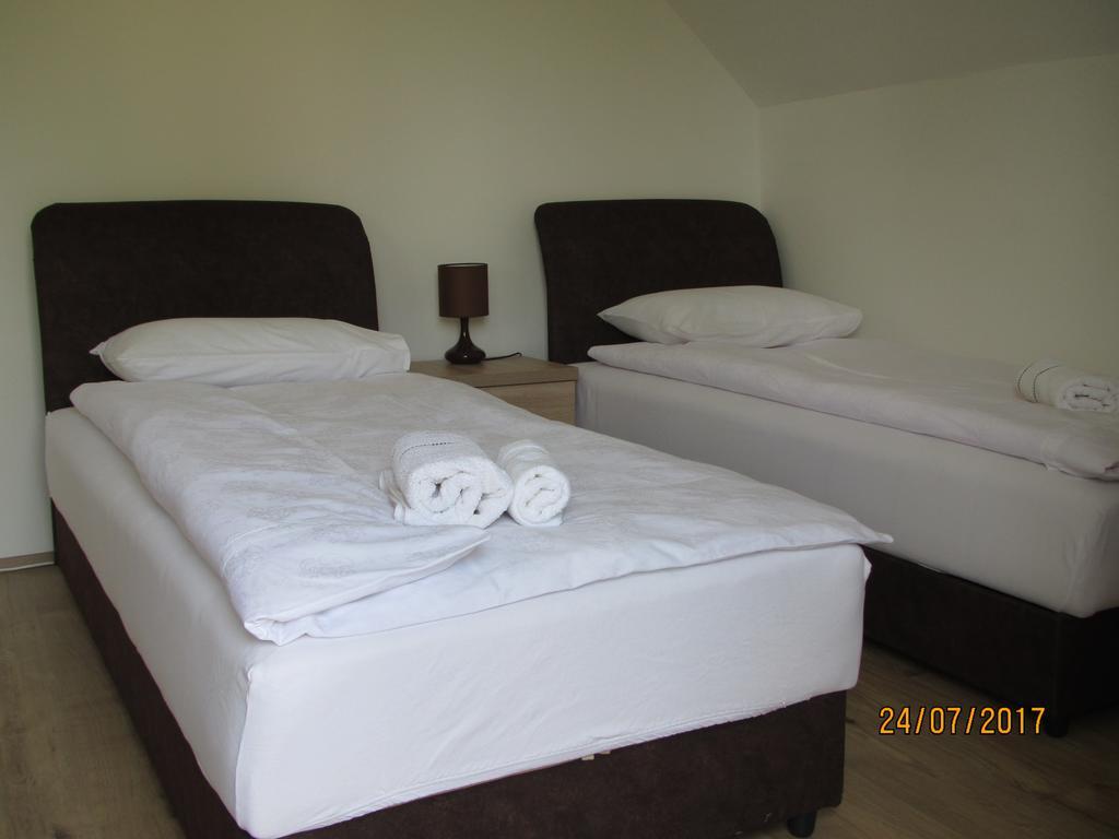 Guest House Baranin Pitomine Zabljak  Exterior photo